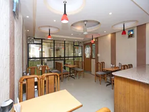 OYO 4889 Hotel Moon 2 - Image 4