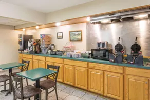 Super 8 By Wyndham Gallipolis Pt Pleasant Area - Image 3