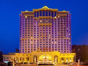 Royal Hotel - Image 5