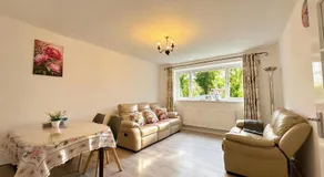 Luxury Ormeau Embankment Apartment-2 Double-bedroom - Image 2