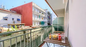 Apartamento Centric para 6 cerca de a playa y el tren - Image 4