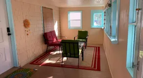 Newly renovated 4 bedroom apartment near downtown. - Image 4