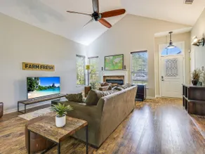 Cozy & Open 4BR Home with Loft on Greenbelt - Image 2