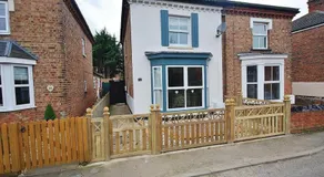EasyRest Spalding - 6 Beds & Free Parking - Central & Quiet Location - Entire Spacious House - Image 3