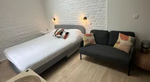 Absolute Charm 3 Bedroom 3 Bathroom with AC EU District - Image 2