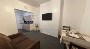 Amazing and Immaculate 2-Bed House in Manchester - Image 2