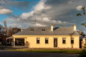 Whites Corner - Image 4