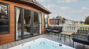 Fairview Lodge with Hot Tub - Image 4
