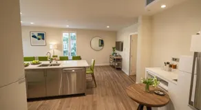 Comfortable LA Haven near Great Dining & Nightlife - Image 5