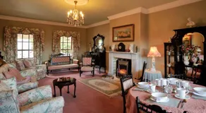 Pinewood Lodge Guest House - Image 2