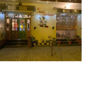OYO Hotel Aartic - Image 4