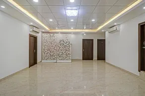Super Townhouse Z Square Mall Formerly The Mall Road Inn - Image 2