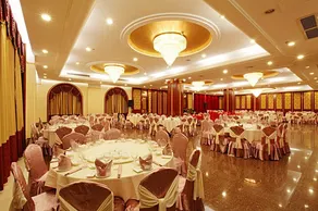 Donghu Grand Hotel - Image 1