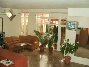 Hotel Uranus - Image 5
