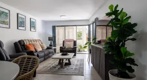 Waterline Direct Poolside Apartment - Image 2