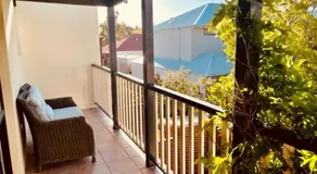 Group stays for Friends Families Weddings and Events Walkable to Fremantle and attractions Super Spacious with garden and courtyard and balcony and parking for 2 cars Sleeps 6 3BD 3BR - Image 5