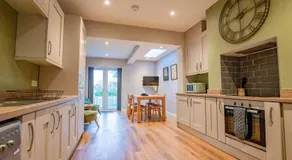 2 Bedroom Stylish Home In Central Worcester - Image 4