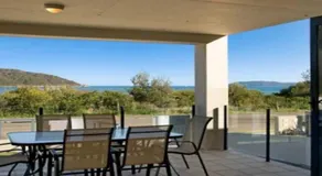 Luro 2 - Waterfront Luxury - Image 5