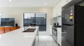 Austral Spacious large 5 br home with Central AC - Image 4