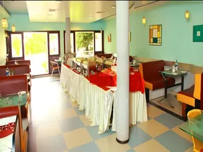 Hotel Highway Garden - Image 4