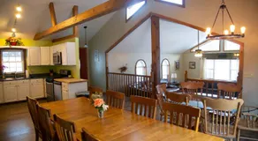 Cozy Maples Retreat for Family & Freinds & HotTub - Image 5