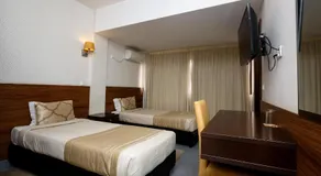 Hotel Santa Cruz - Image 2