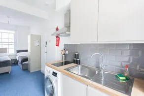 London Central Suits - Comfortable Rooms - Image 3