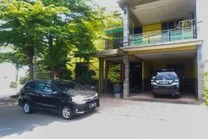 RedDoorz Syariah near Bypass Krian - Image 3