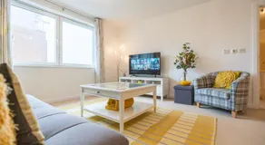 Hansen Court - Stylish Bay Apartment with Parking and River Views - Image 2
