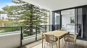Vibrant 2BD Escape - Exhilarating Location! - Image 5