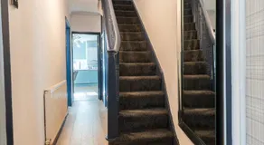 Warden Home-9 Guests-4 bedrooms-Near Etihad Stadium & CO-OP Arena-100 - near Train Station & Bus Station - Image 5