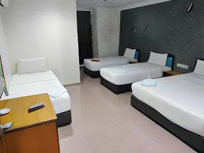 Lee Hotel - Image 2