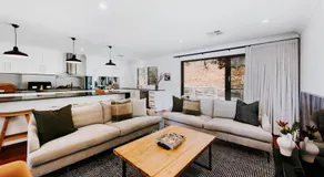 'Omaroo' Homestead Escape amongst Rolling Hills - Image 2
