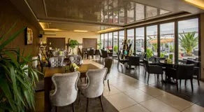 Plaza Hotel Plovdiv - Free Parking - Image 2