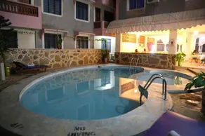 Merry Villa Hotel & Apartments - Image 2