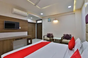 OYO 35982 Hotel Blue Rock - Image 3