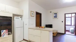 B3 Crawley Apartment 1 BRM & Sleepout near UWA - Image 4
