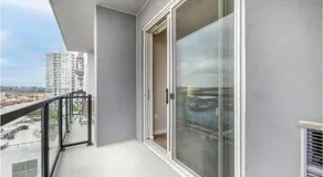 Luxury Apartment In Harbor Point - Image 3