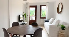 ACOGEDOR APARTAMENTO CON TERRAZA Y PARKING Publico EN COMILLAS - Image 2