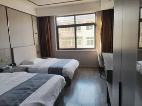 West Lake Road Hotel - Image 2