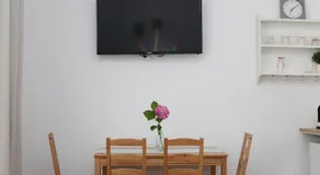 Schick apartment - Image 3