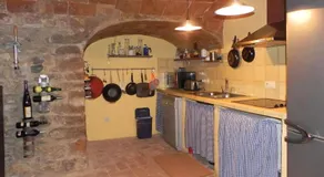 BAIX EMPORDÀ. Increíble casa en pueblo medieval - Image 3