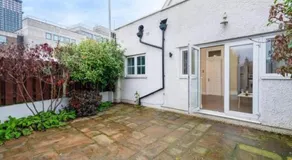 Grand 2 Bed Apartment In London - Image 4