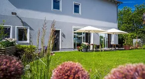 Sieben Zimmer & Ein Tisch - Image 5