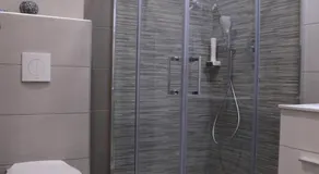 Apartments Slap - Image 2