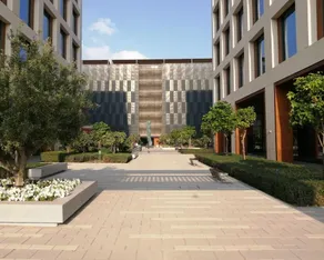 Nasma Luxury Stays - Elegant Condo With City Views And Dubai Skyline - Image 4