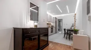Stylish & Bright Flat Across Metro - 8' to Center - Image 2