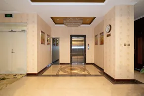 OYO New Century Wangfu Business Hotel - Image 4