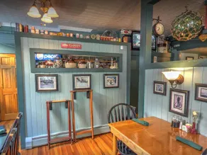 Cafe Drydock & Inn - Image 3