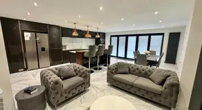 Luxury 5BR Stay With City Access - Image 4
